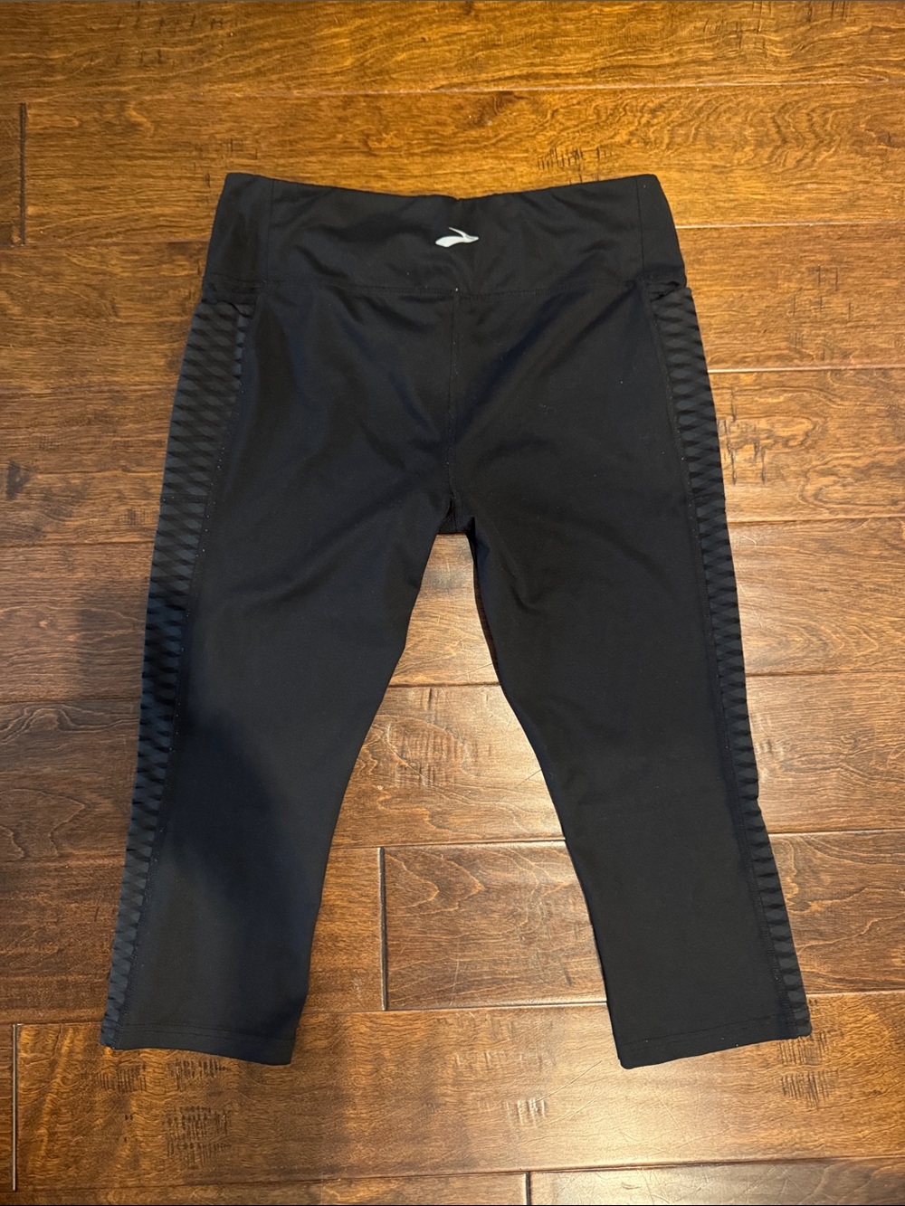 Brooks Black Capri Running Leggings with Side-Panel Texture
